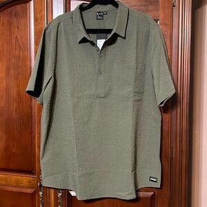 NWT OAKLEY short sleeves green shirt Size XXL